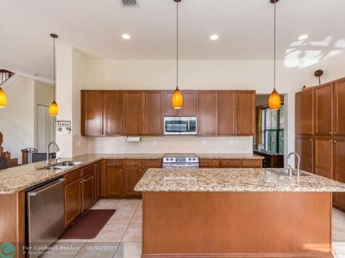 8408 40th St, Hollywood FL  33024-5055 exterior