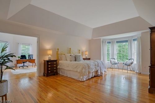 8 Forest View Dr, Martinsville NJ  08836-2039 exterior