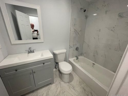 495 Silver St, Bridgeport CT  06610-1023 exterior