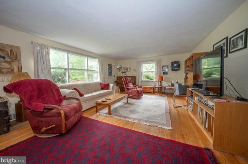742 Newtown Rd, Ithan, PA 19085-1121
