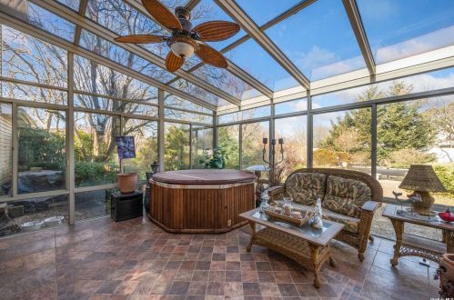 33 Lorijean Ln, Elwood NY  11731-4118 exterior