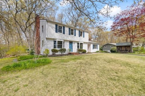 8 Marion Dr, East Lyme, CT 06333-1523