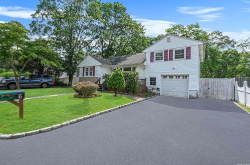 6 Avenue C, Holbrook, NY 11741-2016