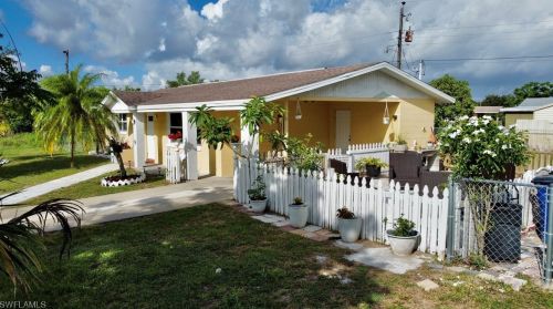 810 Coral Ave, Lehigh Acres, FL 33936-6862