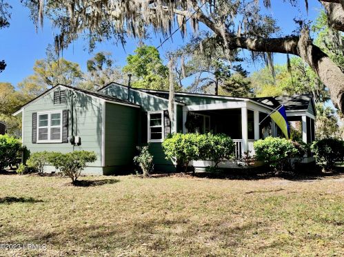 1700 Pigeon Point Rd, Beaufort, SC 29902-4032