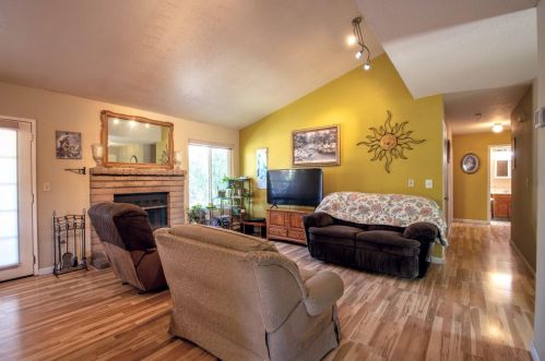 2130 Creek Ct, Newman CA  95360-1445 exterior