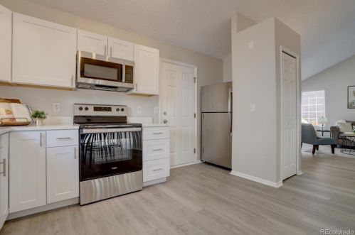 5058 Elkhart St, Denver CO 80239-5176 exterior