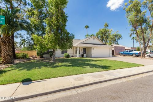 704 Orlando Cir, Mesa, AZ 85205-6220