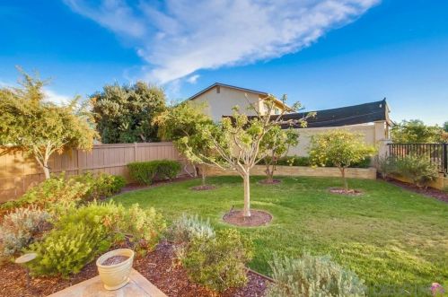 7060 Dennison St, San Diego CA 92122-2431 exterior