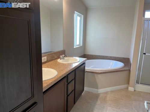 1462 Salamanca Ave, Hayward CA  94544-6256 exterior