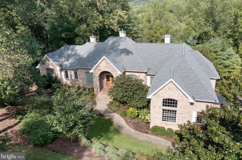 100 Deer Vly Ln, Wilmington DE  19807-1912 exterior