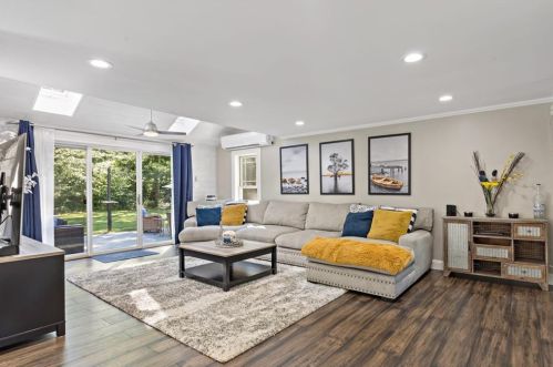 62 Demello Dr, Tiverton RI  02878-2770 exterior