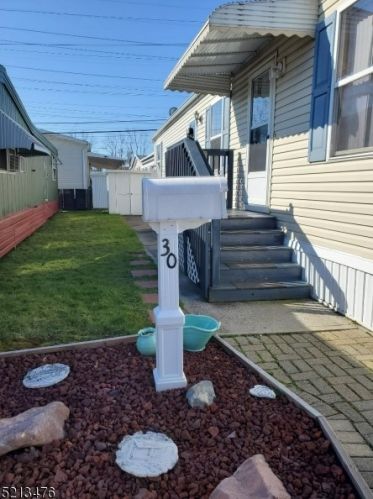 30 Coke Ave, Avenel NJ  07001-1913 exterior