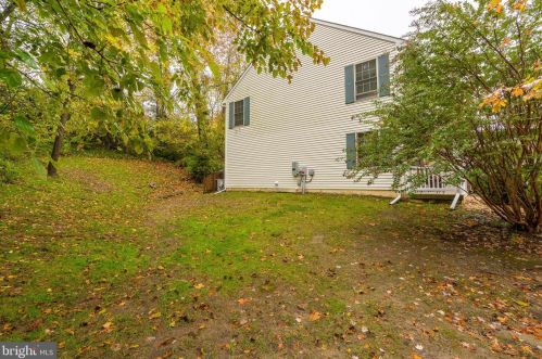 20 Deep Hollow Ln, Lancaster PA  17603-7417 exterior
