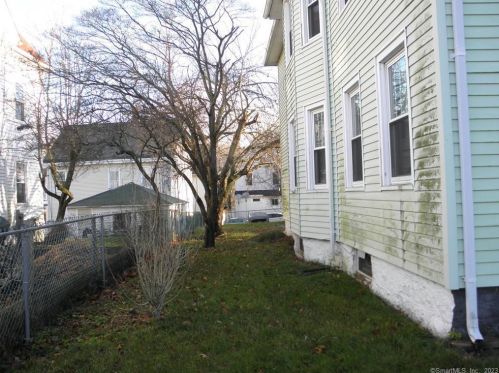 42 Terrace Ave, United States Coast Guard Ac, CT 06320-5831