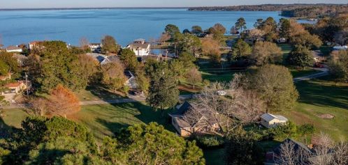 125 Valley Dr, Stephen Creek, TX 77331-5828