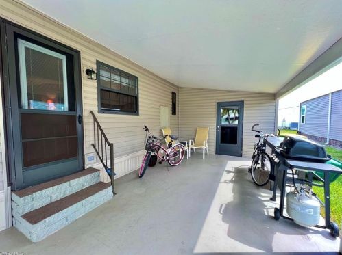 34 Aquamarine Ave, Naples, FL 34114-8200