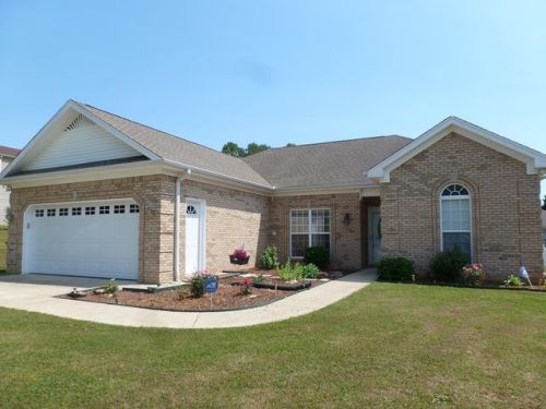 221 Heathrow Dr, Florence, AL 35633-1569