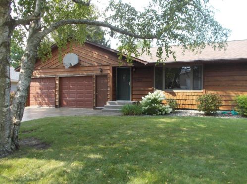 640 Crest Ln, Ellsworth, WI 54011-9186