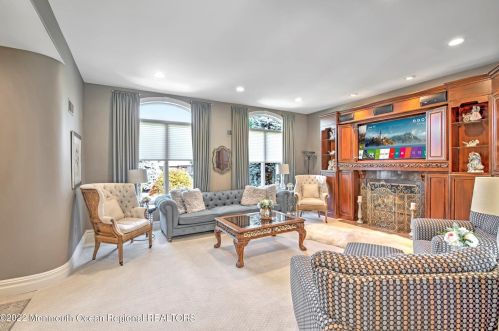 24 Dora Ln, Holmdel Village NJ  07733-1671 exterior