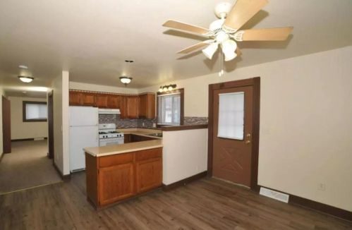 1600 35, Milwaukee WI 53215-1827 exterior