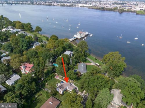 116 Howard St, Riverton NJ  08077-1328 exterior