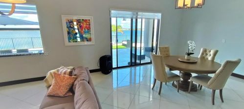 15800 88th Ave, Hialeah FL  33018-2019 exterior