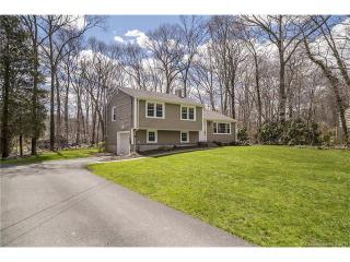 3 Coach Light Dr, Clinton, CT 06413-1340
