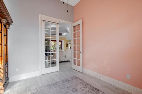 670 1 St, Naples FL 34117-5106 exterior