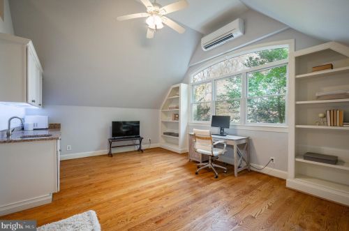 281 Golden Woods Ct, Great Falls VA  22066-4152 exterior