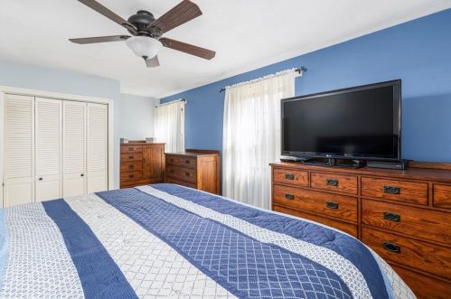 96 Daniel Dr, North Kingstown RI  02852-6702 exterior