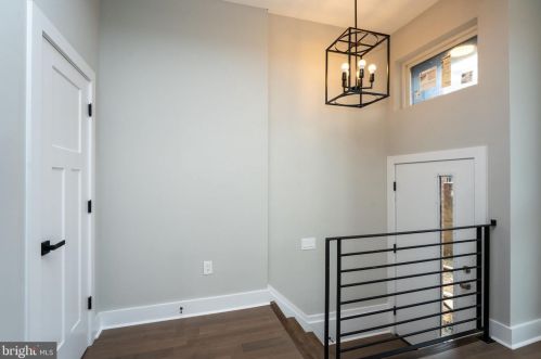234 Fountain St, Philadelphia, PA 19128-4508