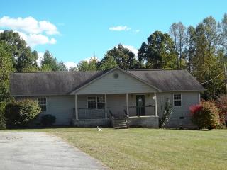 1750 Litton Rd, Oneida, TN 37841-3251