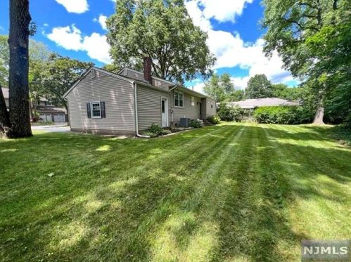 212 Atlantic St, Oradell NJ  07649-2402 exterior