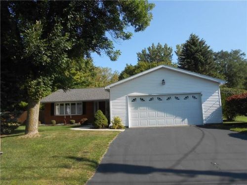7 Burke Dr, Batavia, NY 14020-1025