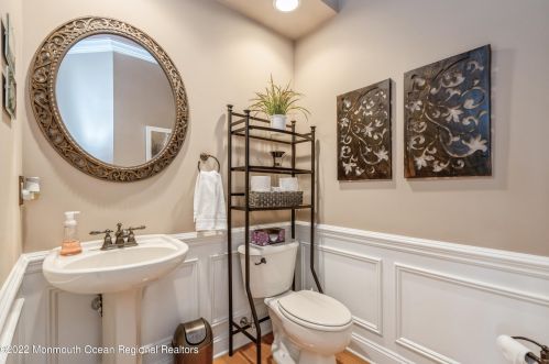 1 Vail Ln, East Freehold NJ  07728-8487 exterior