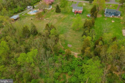 1822 Old Sumneytown Pike, Harleysville PA  19438-1129 exterior