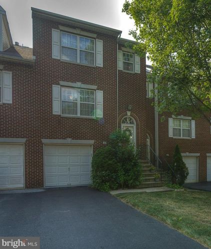 201 Dylan Dr, Lansdale, PA 19446-1571