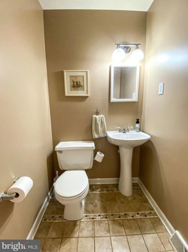 5 Wortham Ct, Bear DE  19701-2060 exterior