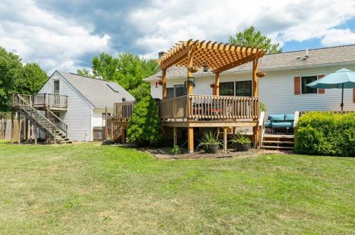 26 Beacham Rd, Rhinebeck NY  12572-3001 exterior