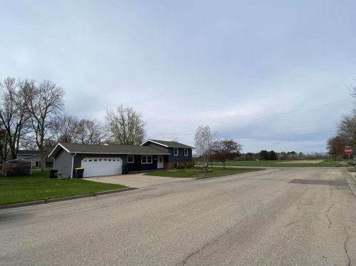 318 Dawnee St, Tomah, WI 54660-2802
