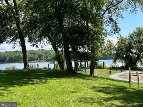 43530 Butler Pl, Leesburg VA 20176-7428 exterior