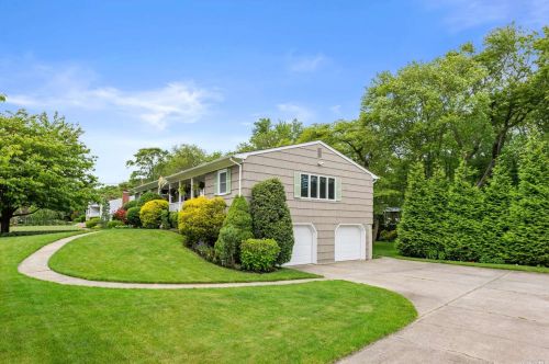47 Wilson St, Blue Point, NY 11715-1620