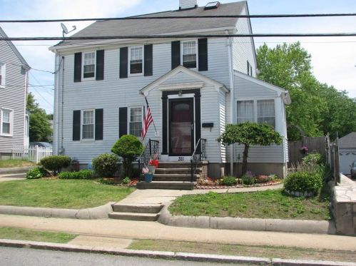 311 Sharon St, Providence, RI 02908-2218