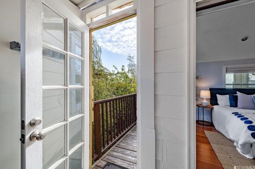 1091 67th St, Oakland CA 94608-1211 exterior