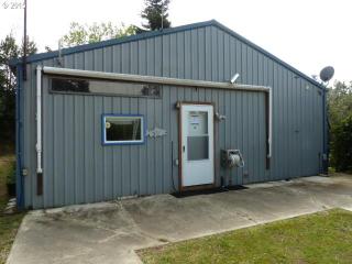 700 8th St, Lakeside, OR 97449-9638