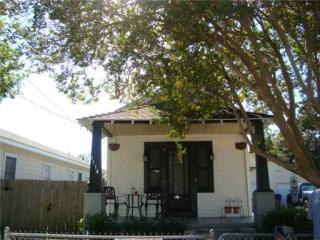 1114 10th St, Gretna, LA 70053-6244
