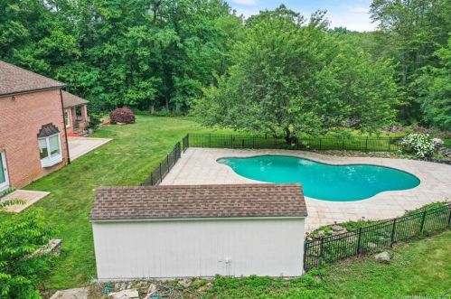 223 Jonathan Dr, Stamford CT  06903-1510 exterior