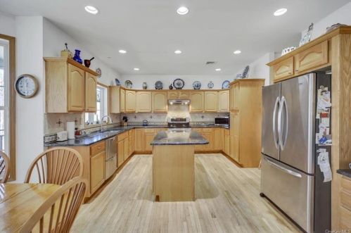 7 Menayas Ct, Washingtonville NY  10992-2032 exterior