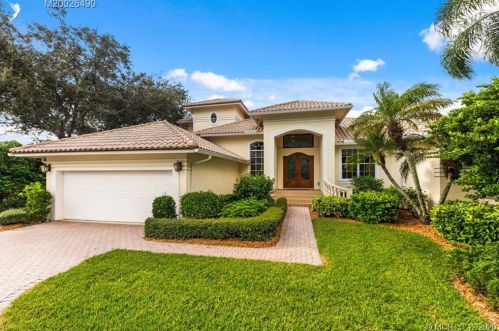 613 Winters Creek Rd, Palm City, FL 34990-8095